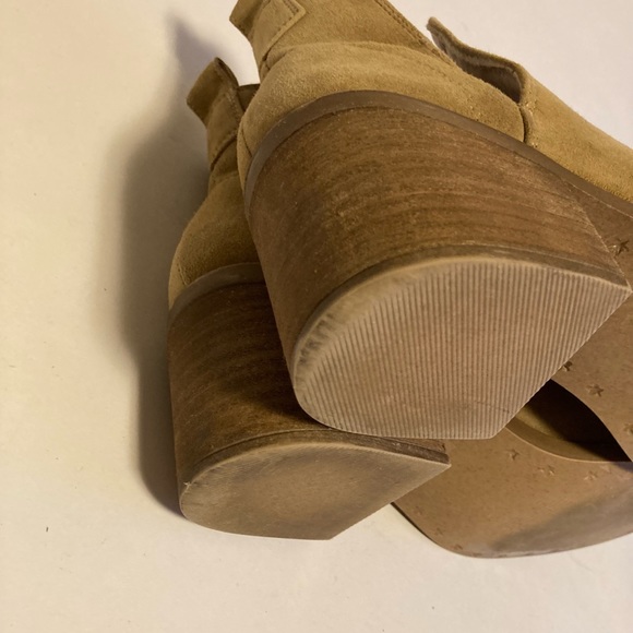 Steve Madden Cream Suede Point Toe Ankle Boots size 7 - Picture 9 of 16